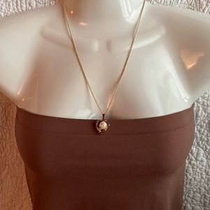 VINTAGE (1991) AVON BAROQUE ACCENT PENDANT